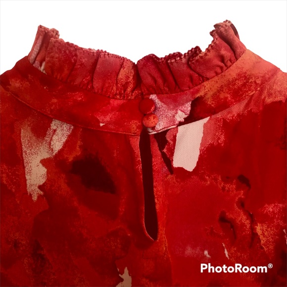 ✨HP✨NWT Donna Karan sleeveless top w/ ruffled mock neck, L, red and white floral - Picture 6 of 11